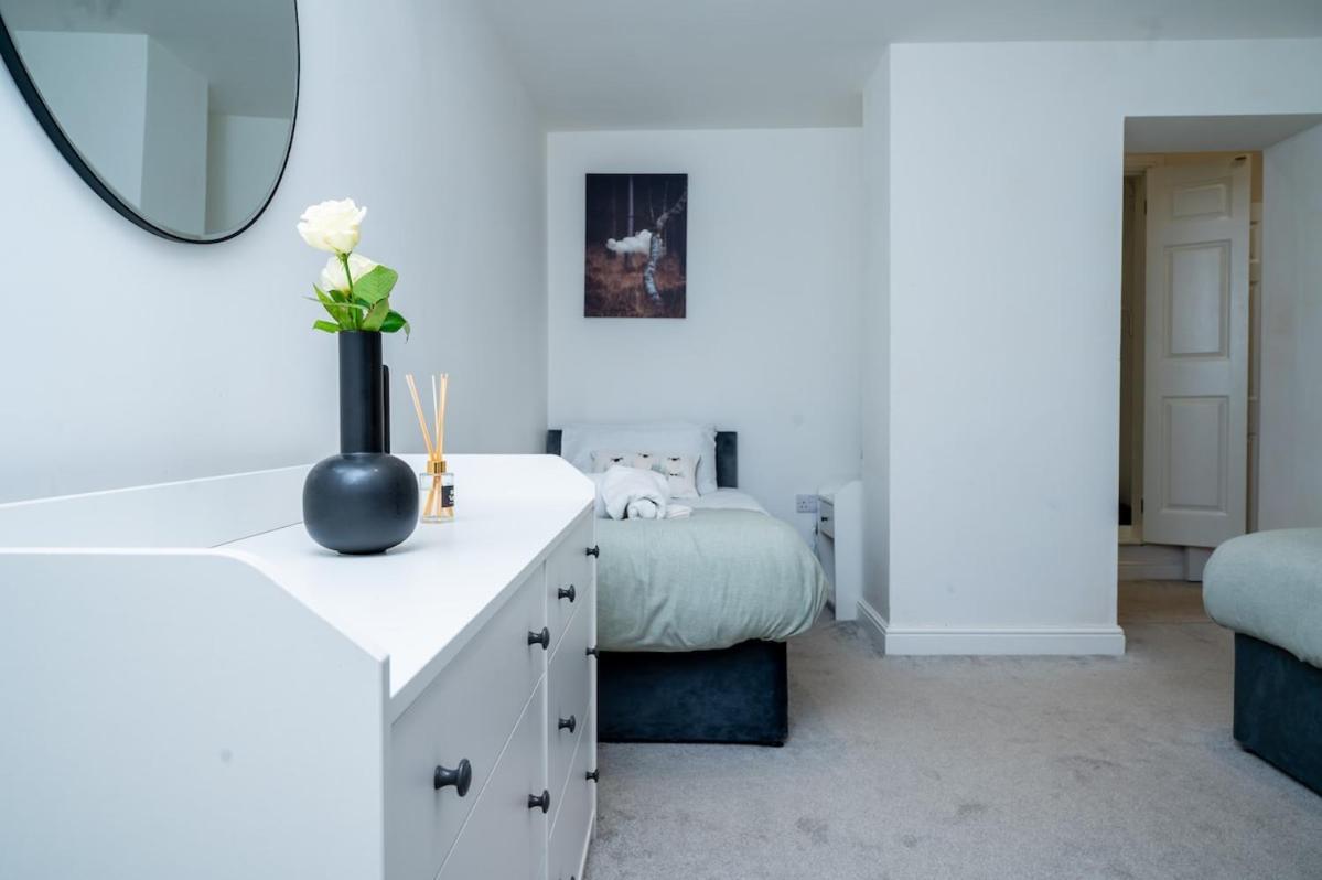 Central Cardiff City Apartment